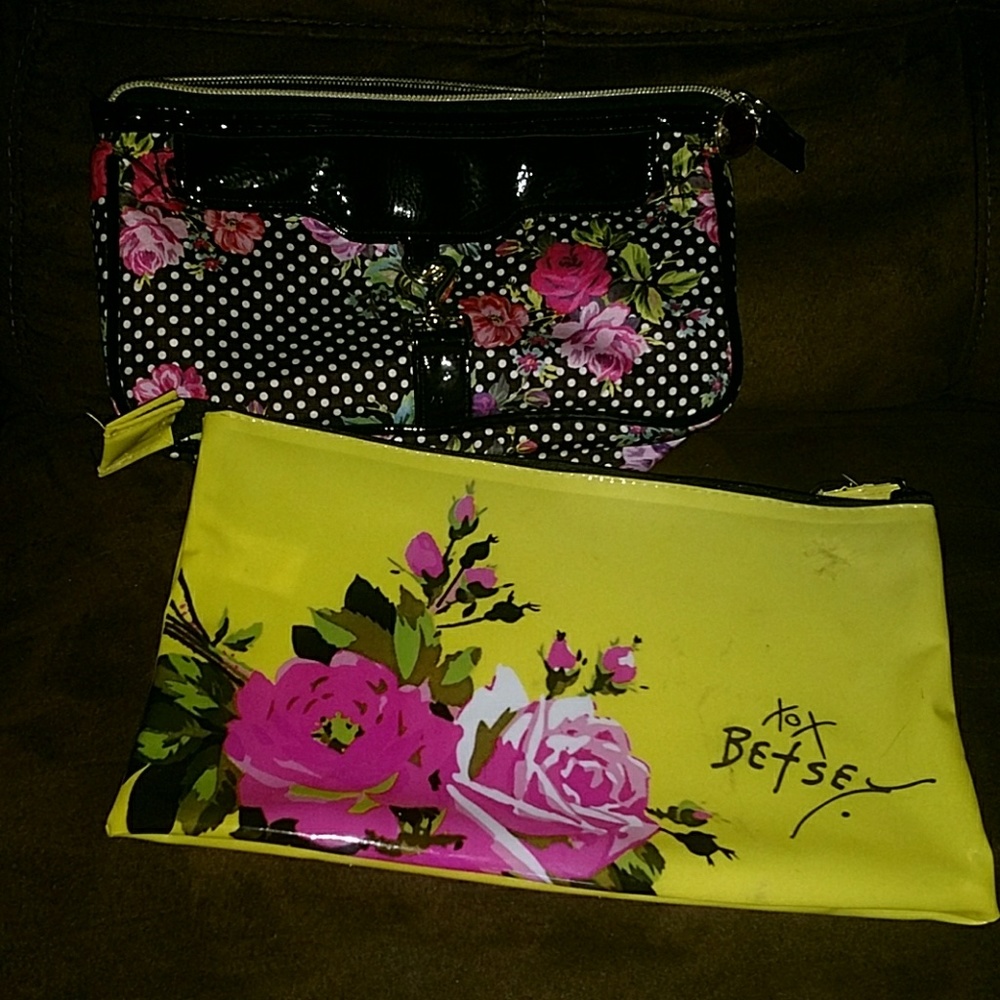 🚫🚫 sold 🚫🚫Betsey Johnson makeup bags